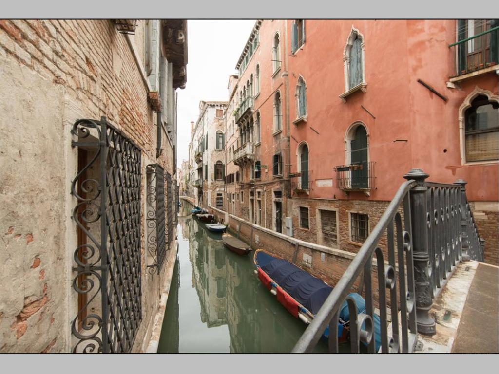 Balcone Sul Canale Veneza Exterior foto