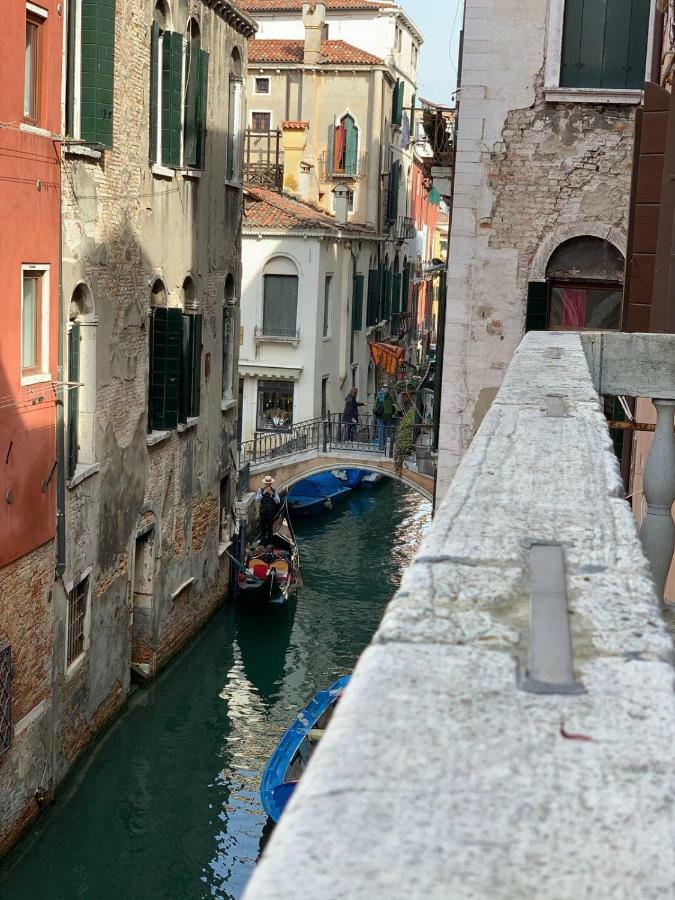 Balcone Sul Canale Veneza Exterior foto
